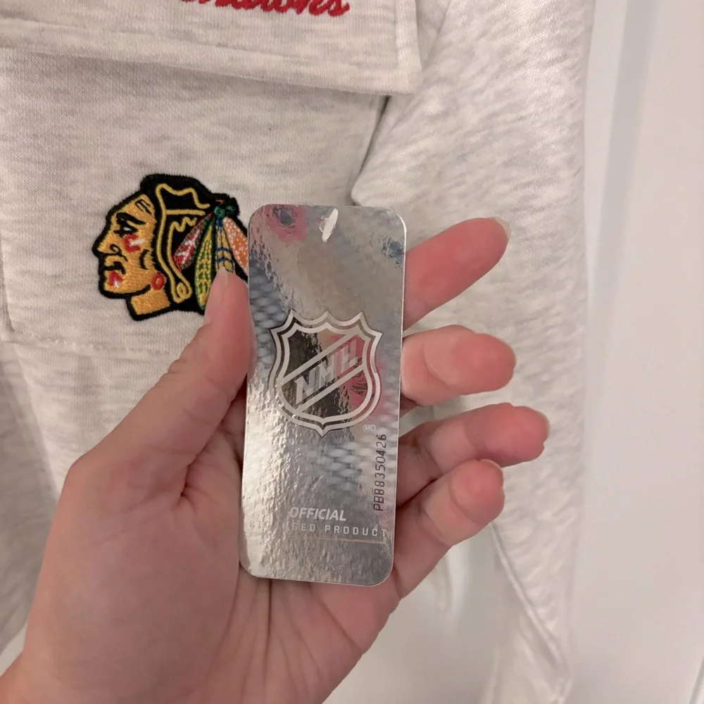 NHL Blackhawks Crop Fleece Lined Button Down - Picture 4 of 5